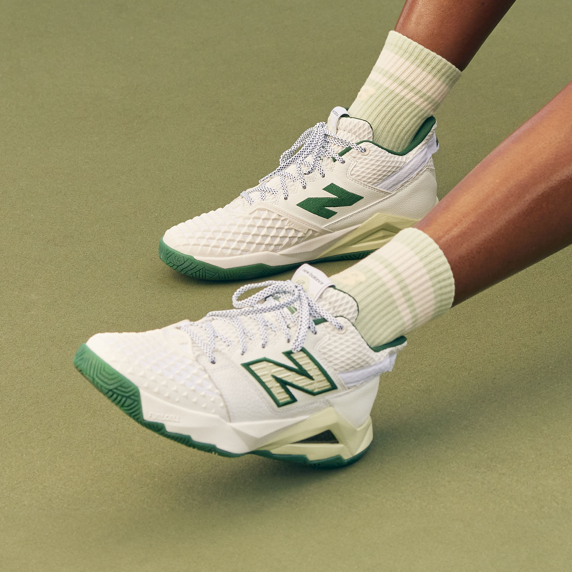 Tennisschuhe und -Bekleidung - New Balance