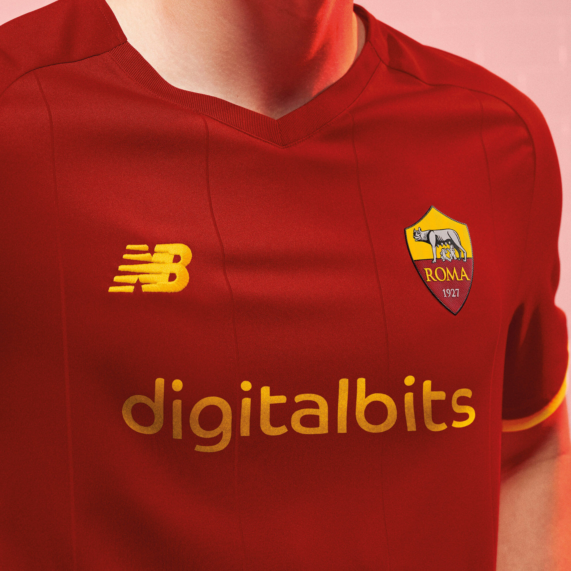 Wir präsentieren das neue Heimspieltrikot des AS Roma für die Saison 2021/22.