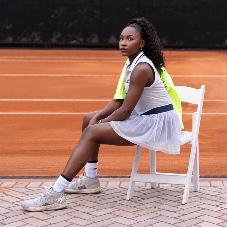 Tennisschuhe und -Bekleidung - New Balance